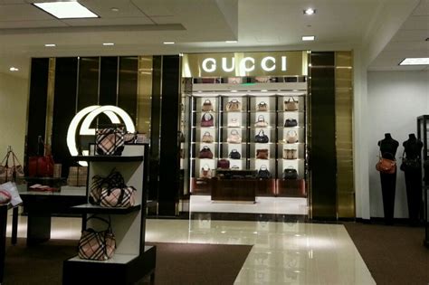 gucci stores in bloomingdale.